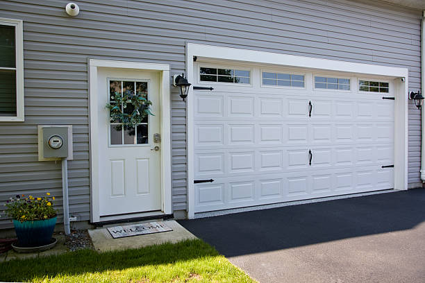 24/7 Emergency Garage Door Panel Replacement experts in Maplewood, WA